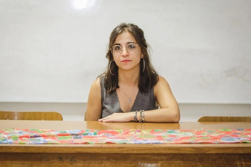 Catalina, à frente da Che Idiomas.